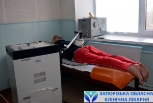 Анатолий Владимирович проходит физиотерапию