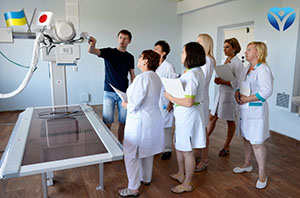 Фото 7_Сотрудники отделения рентгенодиагностики изучают тонкости работы на новом оборудовании