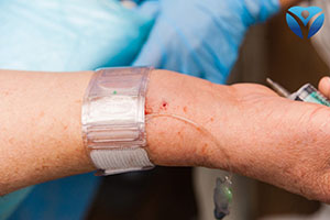 Фото 5_Процедура коронарографии проводится через 2 мм прокол на руке или бедре