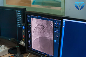 Фото 8_Во время операции самые мелкие сосуды сердца становятся видны на мониторе компьютера