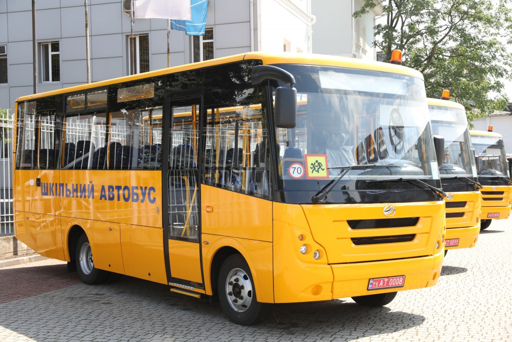 Шкільні автобуси