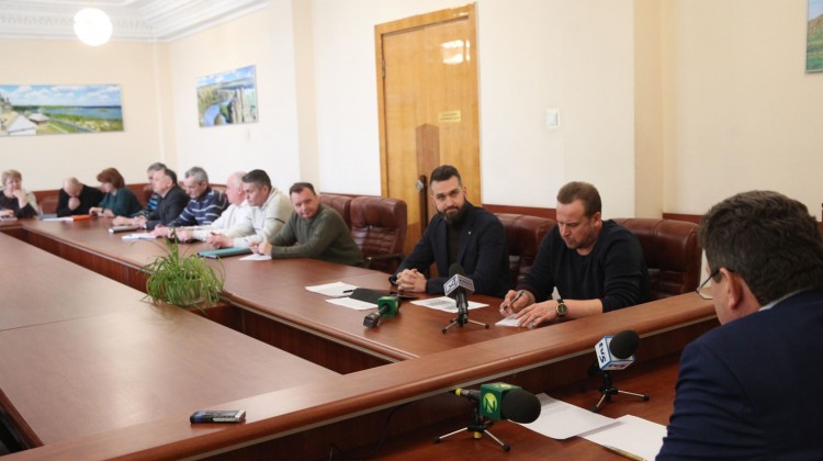 Володимир Буряк провів нараду, присвячену проходженню опалювального сезону