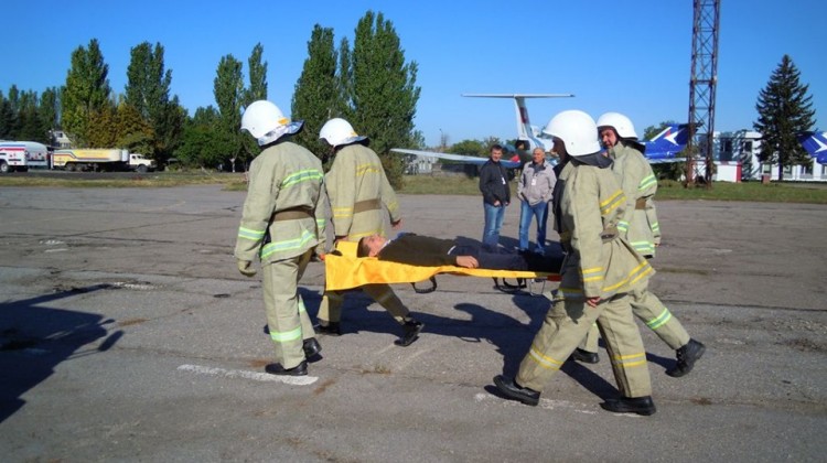 Гасили вогонь та евакуйовували пасажирів: як пройшов день у запорізькому аеропорті