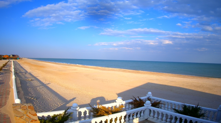 Оксамитовий сезон на Азові: як нині виглядають пляжі Бердянська та Кирилівки