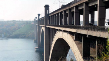 На одному із запорізьких мостів рятували самогубцю