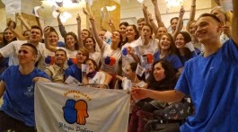 Студенти СПП та волонтери ТДУ разом з людьми з інвалідністю влаштували флешмоб