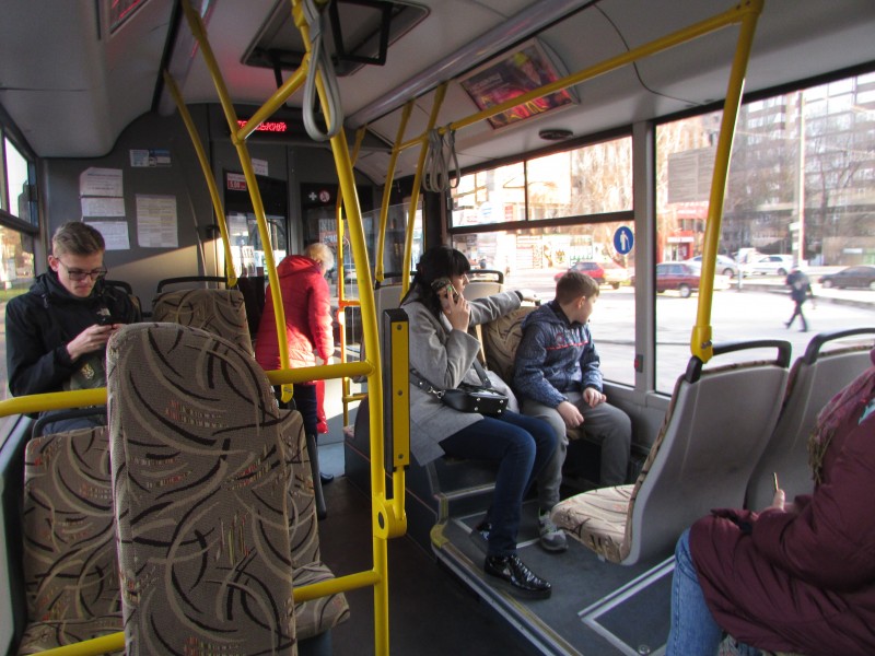 В автобусах лише по 10 пасажирів