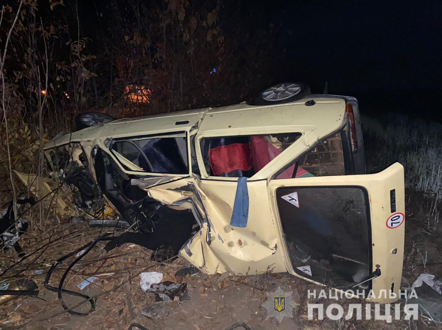 На Запоріжжі легковик з'їхав у кювет - загинули водій та 15 річна пасажирка