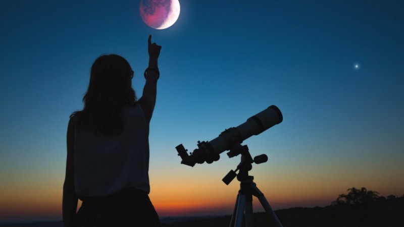 Girl,Looking,At,Lunar,Eclipse,Through,A,Telescope.,My,Astronomy
