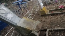 На кладовищі в Запорізькій області пошкодили 20 могил